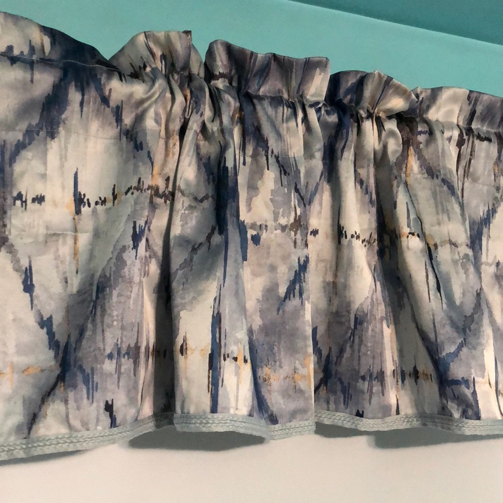 3 Valances, abstract print
